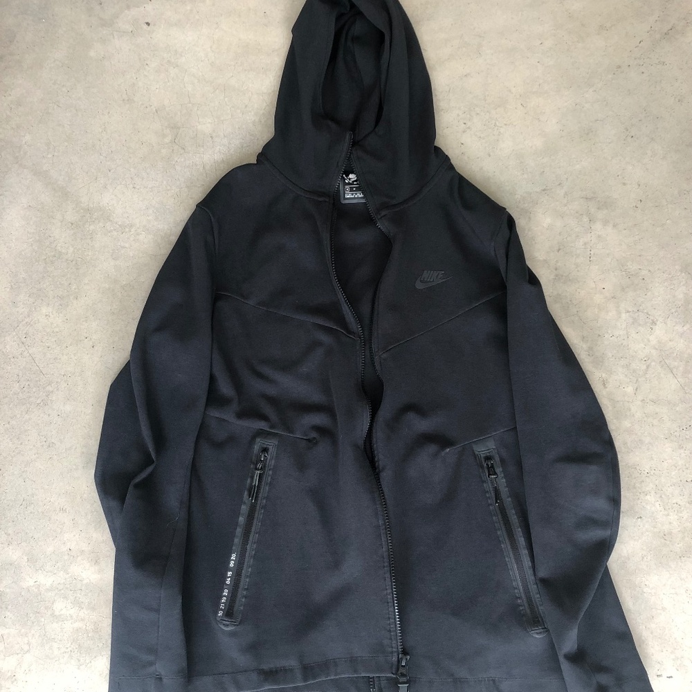NIKE BLACK ZIP UP SWEATER - MEDIUM - EXCELLENT CONDITION